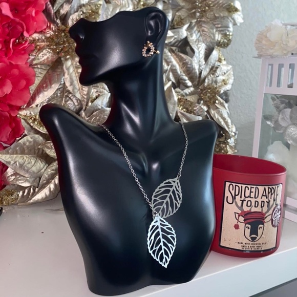 NEW Silver-Plated Leaf Necklace - Picture 3 of 5